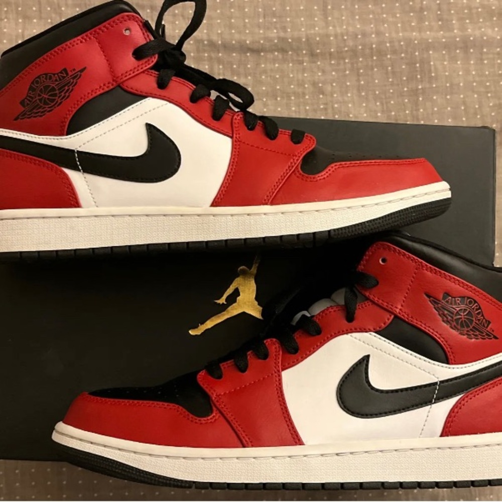 Jordan 1 Mid Chicago Black Toe 2020 (eBay Authentication)
